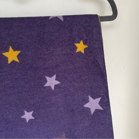 Star Patterned Scarf
Purple And Mustard
Reversible - Picture 4 of 5